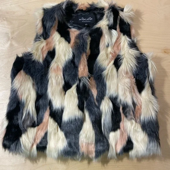Outdoor Edition by Parkhurst Faux Fur Vest in Black, Pink and White XL (LD) - Picture 4 of 16